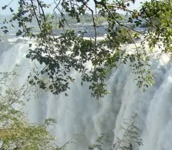 The-mighty-Victoria-Falls-e1563196617109 (1)
