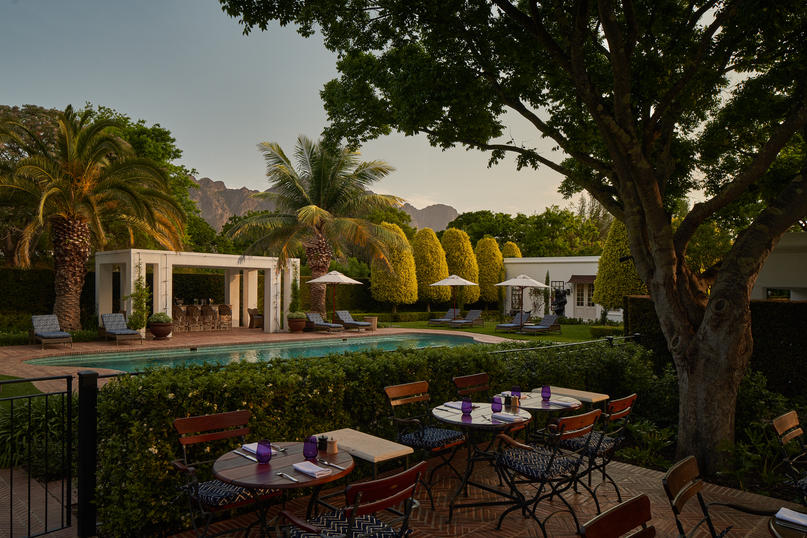 lc_lh_terrace_to_pool_001