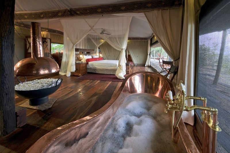 Zarafa-Camp-GreatPlainsConservation-bathtub-bedrooom-view